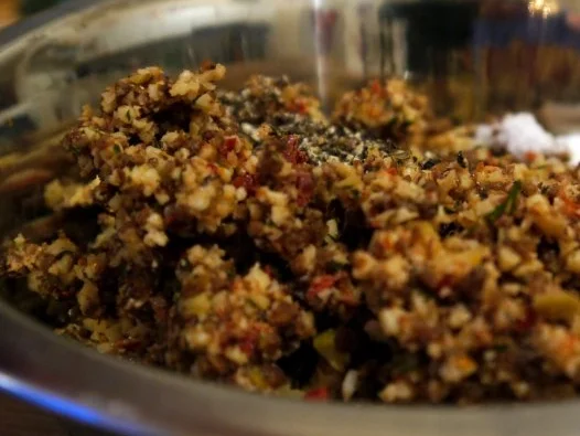 Hähnchenbrust unter mediterraner Pumpernickelhaube mit Süßkartoffelpüree - Rezept - Bild Nr. 3