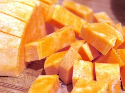 Hähnchenbrust unter mediterraner Pumpernickelhaube mit Süßkartoffelpüree - Rezept - Bild Nr. 5