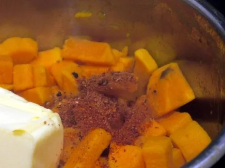 Hähnchenbrust unter mediterraner Pumpernickelhaube mit Süßkartoffelpüree - Rezept - Bild Nr. 8