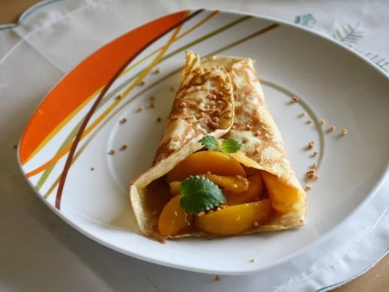 Rezept: Crepes mit Karamellpfirsichen Bild Nr. 2 Crepes mit Karamellpfirsichen - Rezept - Bild Nr. 2