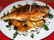 Goldbrasse mit Kartoffeln und Tomaten-Olivengemüse (Orate alle verdure) - Rezept