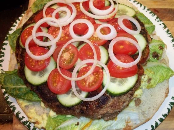 Rezept: Burger als Torte Bild Nr. 4 Burger als Torte - Rezept - Bild Nr. 4