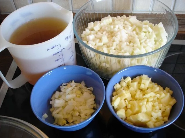 Rezept: Kohlrabi-Suppe mit Würstchen Bild Nr. 4 Kohlrabi-Suppe mit Würstchen - Rezept - Bild Nr. 4