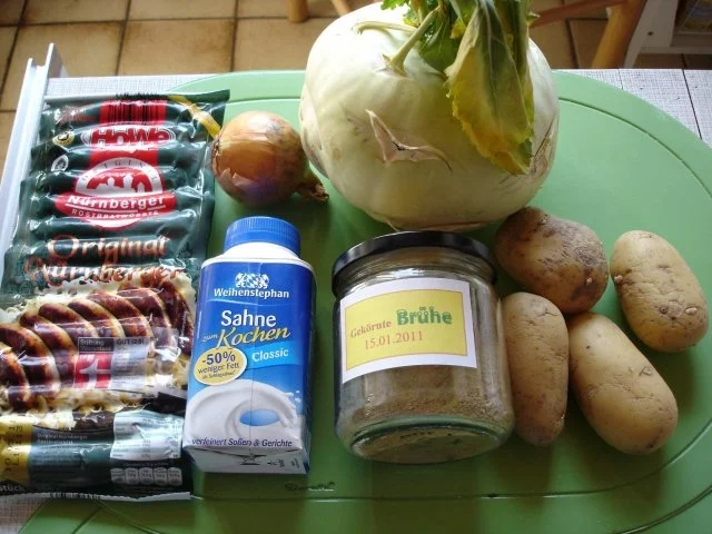 Rezept: Kohlrabi-Suppe mit Würstchen Bild Nr. 2 Kohlrabi-Suppe mit Würstchen - Rezept - Bild Nr. 2