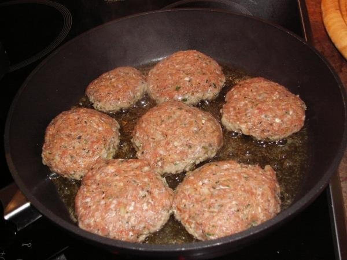 Michis Frikadellen mit Kräuter - Rezept - kochbar.de