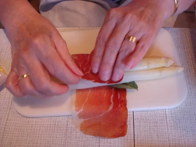 Spargel mit Schinken, Salbei und Parmesan - Rezept - Bild Nr. 10