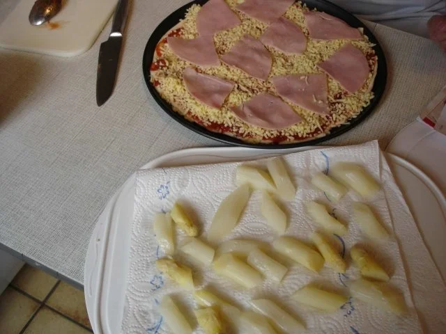 Rezept: Spargelpizza Bild Nr. 11 Spargelpizza - Rezept - Bild Nr. 11