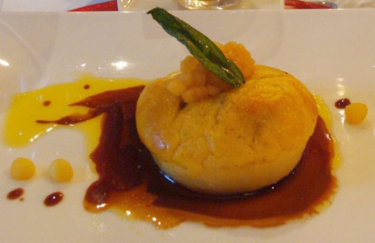 Gänseleber-Ragout im ganzen Apfel an Thaiti-Vanille mit Safran ...