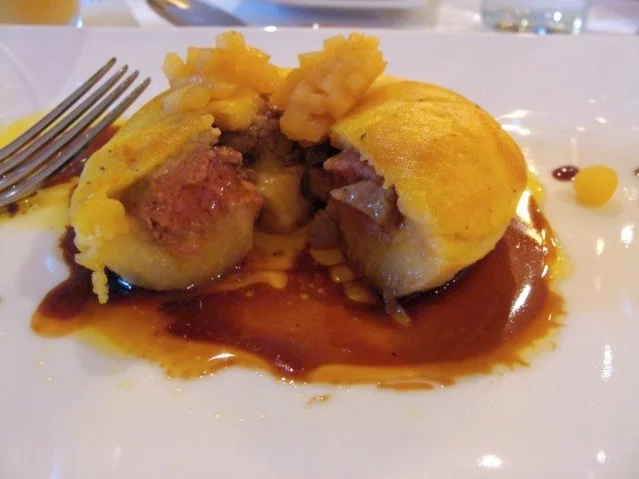 Rezept: Gänseleber-Ragout im ganzen Apfel an Thaiti-Vanille mit Safran-Portweinjus Bild Nr. 2 Gänseleber-Ragout im ganzen Apfel an Thaiti-Vanille mit Safran-Portweinjus - Rezept - Bild Nr. 2