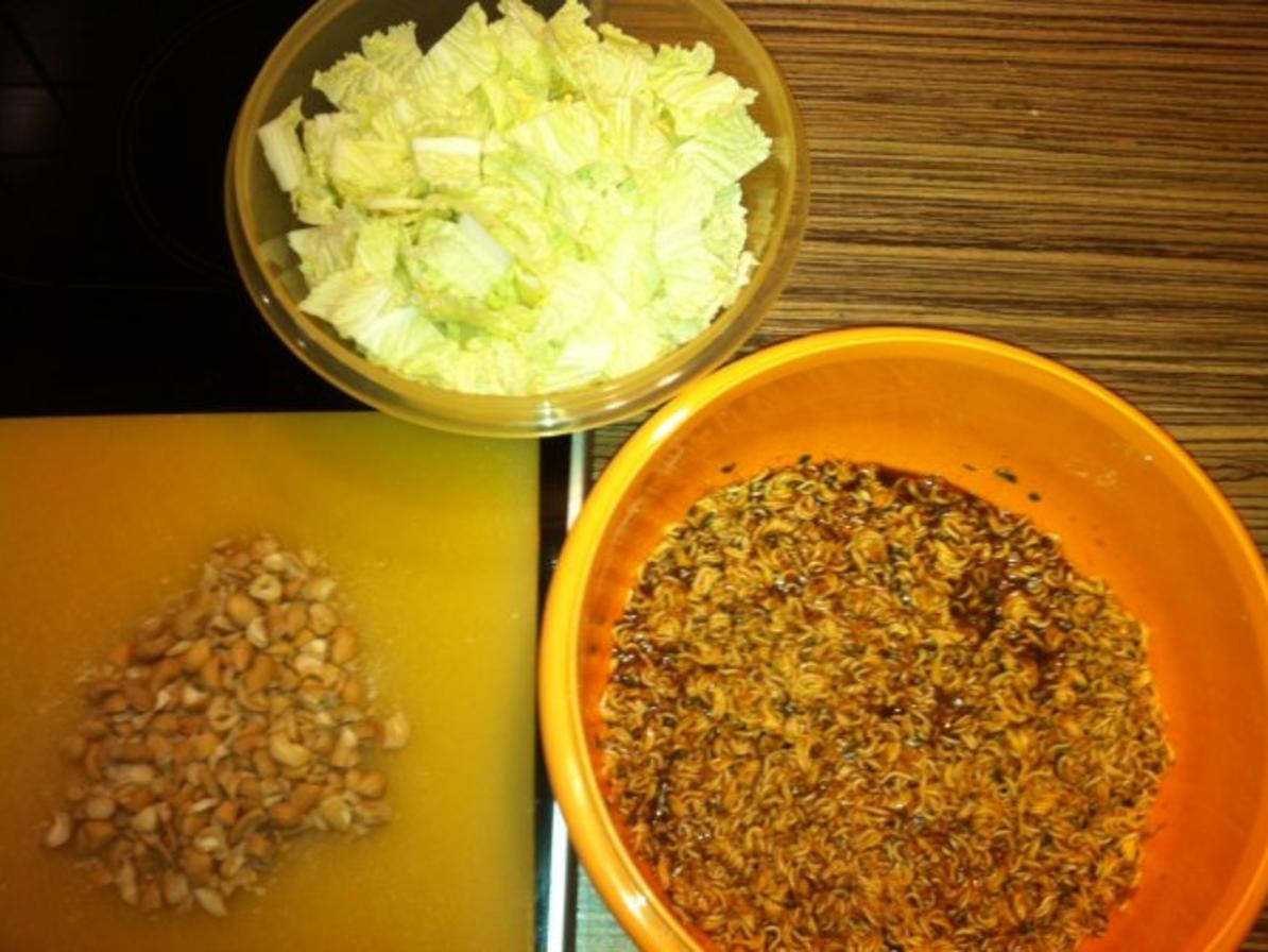 SALAT Chinesischer Nudelsalat - schnell &amp; einfach - 116 kcal/100g