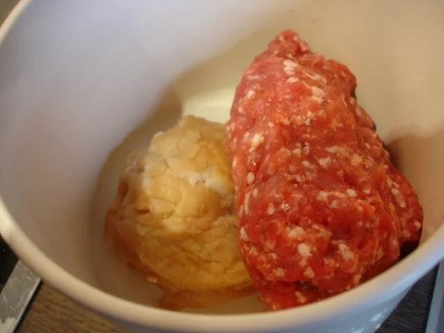 Hackfleischspieße mit Kartoffelstampf und Möhrenblütencurry - Rezept - Bild Nr. 2