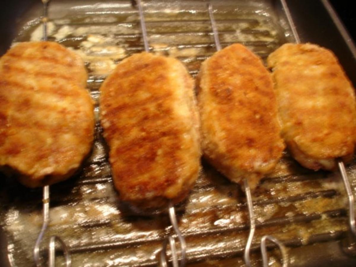 Hackfleischspieße mit Kartoffelstampf und Möhrenblütencurry - einfach ...