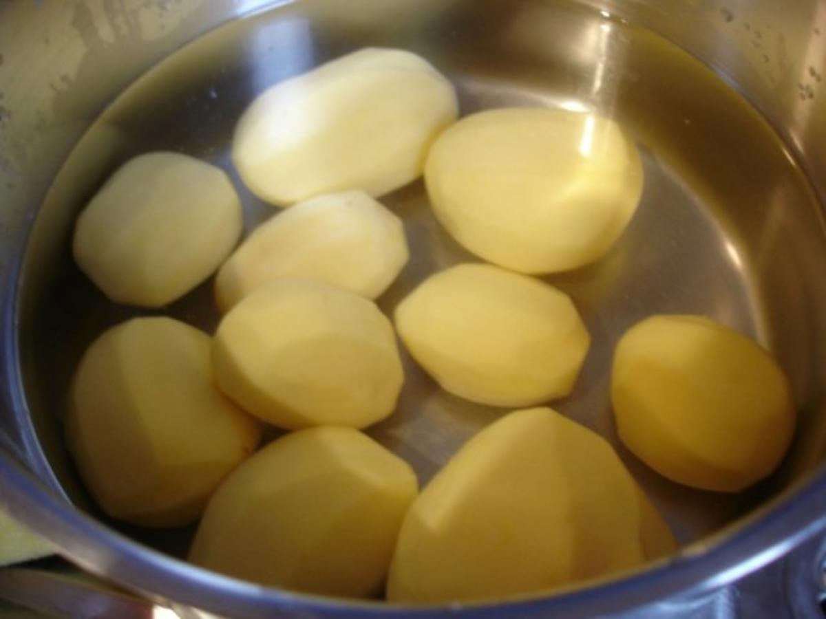 Hackfleischspieße mit Kartoffelstampf und Möhrenblütencurry - Rezept - Bild Nr. 9