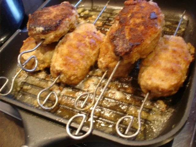 Hackfleischspieße mit Kartoffelstampf und Möhrenblütencurry - Rezept - Bild Nr. 8