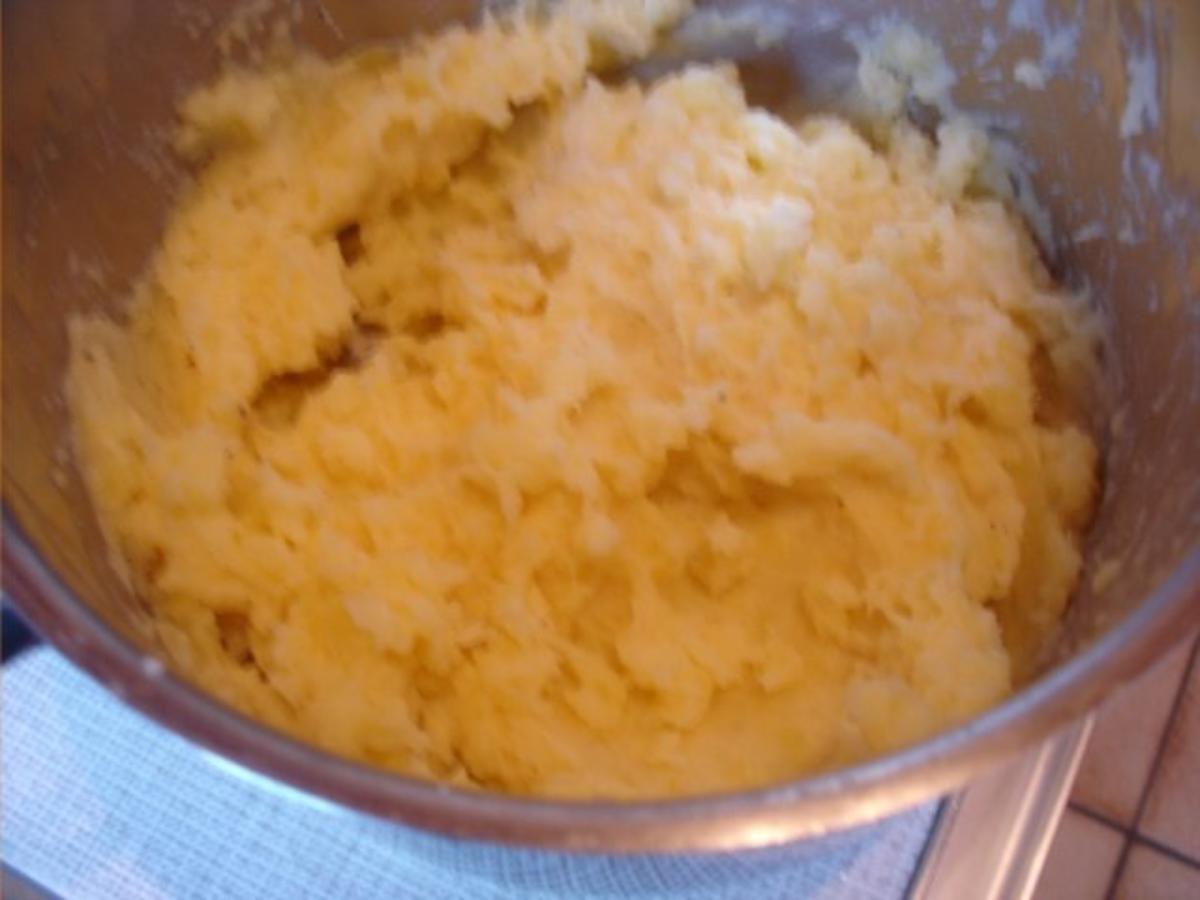 Hackfleischspieße mit Kartoffelstampf und Möhrenblütencurry - Rezept - Bild Nr. 10