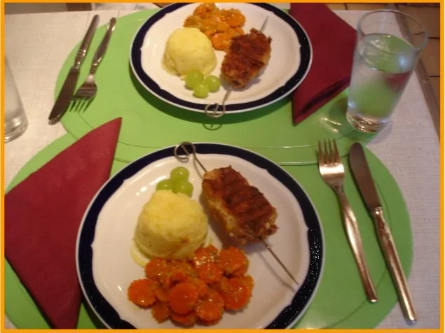 Hackfleischspieße mit Kartoffelstampf und Möhrenblütencurry - Rezept - Bild Nr. 11