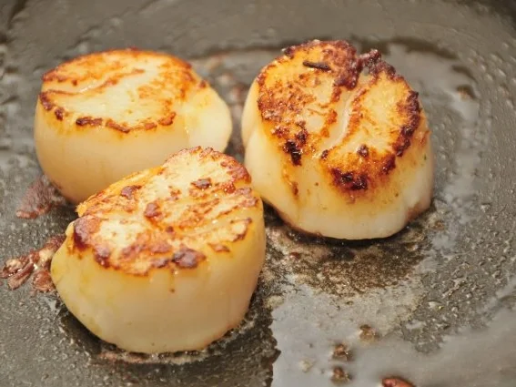 Rezept: Jacobsmuschel auf Rote-Bete-Püree mit Safranschaum Bild Nr. 3 Jacobsmuschel auf Rote-Bete-Püree mit Safranschaum - Rezept - Bild Nr. 3