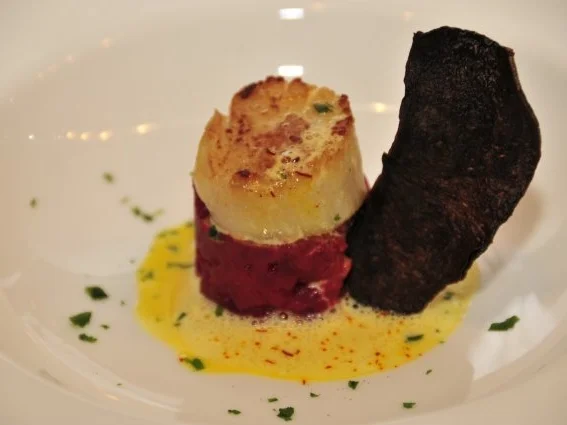 Rezept: Jacobsmuschel auf Rote-Bete-Püree mit Safranschaum Bild Nr. 2 Jacobsmuschel auf Rote-Bete-Püree mit Safranschaum - Rezept - Bild Nr. 2