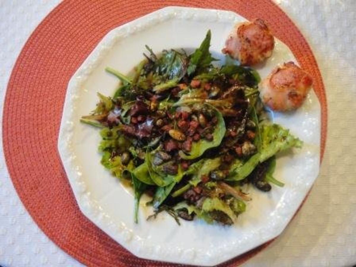 Bilder für Blattsalat mit Ziegenfrischkäse im Speckmantel - Rezept