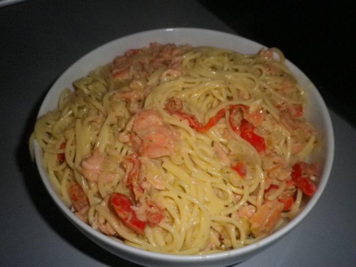 Pesto Lachssauce mit Spaghetti - schnell &amp; einfach - von Angi54
