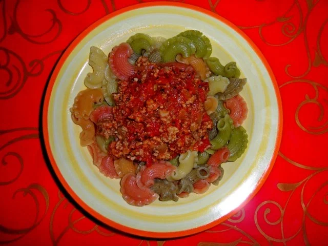 Rezept: Bunte Pasta mit Hackfleisch-Bolognese „Diavolo“ Bild Nr. 3 Bunte Pasta mit Hackfleisch-Bolognese „Diavolo“ - Rezept - Bild Nr. 3