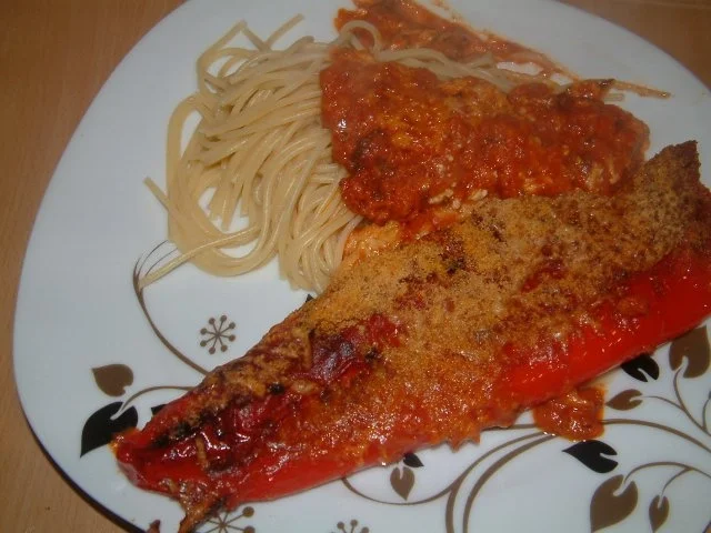 Spitzpaprika überbacken mit einer Käsefüllung - Rezept