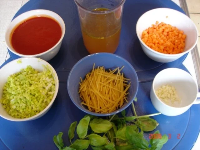 Rezept: Tomatensuppe mit Nudeln Bild Nr. 5 Tomatensuppe mit Nudeln - Rezept - Bild Nr. 5