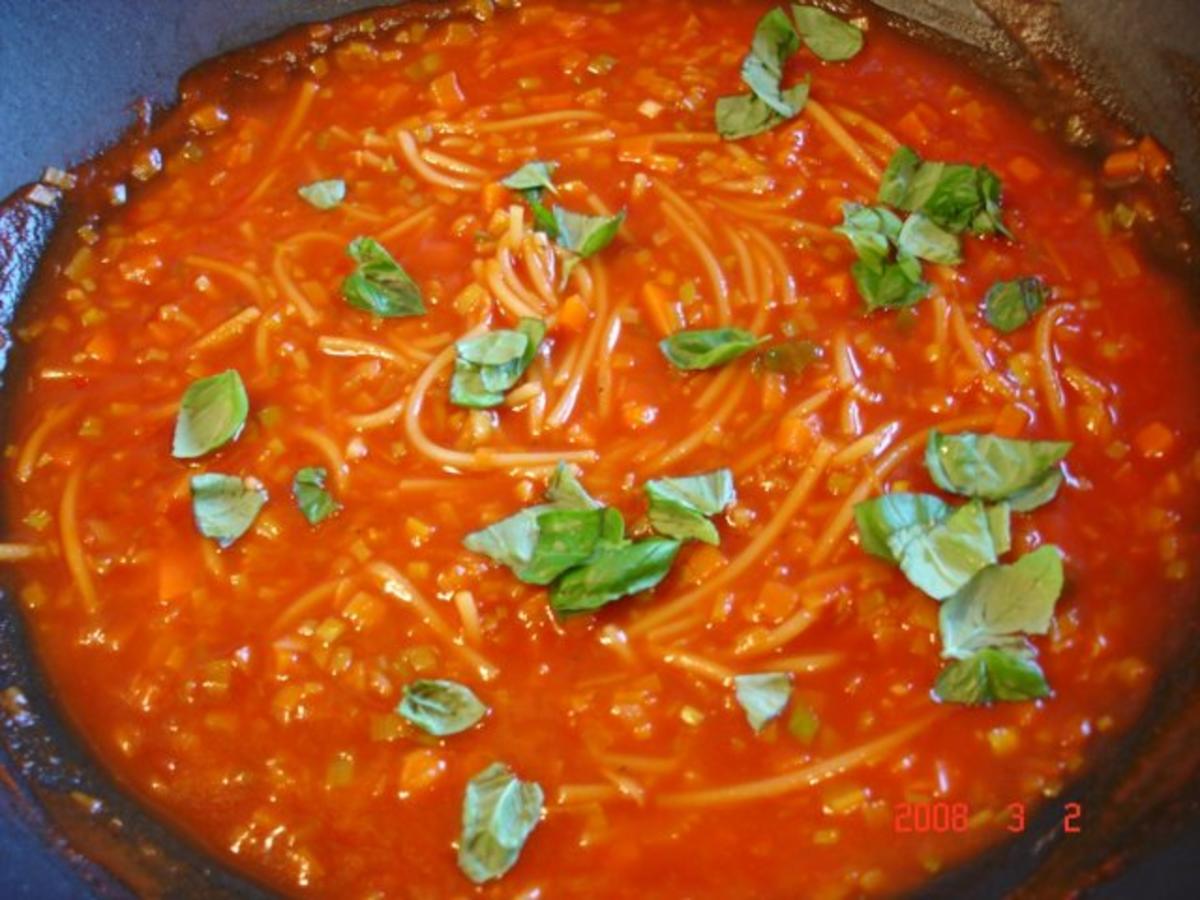 Bilder für Tomatensuppe mit Nudeln - Rezept