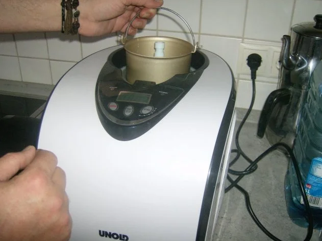 Rezept: Vanilleeis selbsgemacht mit heißen Himbeeren Bild Nr. 8 Vanilleeis selbsgemacht mit heißen Himbeeren - Rezept - Bild Nr. 8