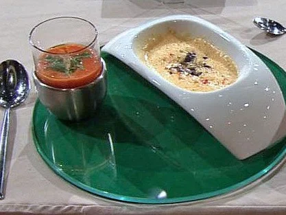 Rezept: Suppenduett von der Paprika à la Henssler Suppenduett von der Paprika à la Henssler - Rezept