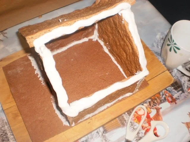 Rezept: Lebkuchenhäuschen Bild Nr. 8 Lebkuchenhäuschen - Rezept - Bild Nr. 8