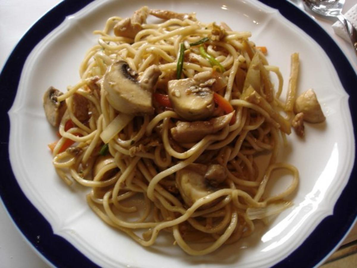 Chinesisches Bratnudeln nach Papa III - Rezept Eingereicht von MausVoh