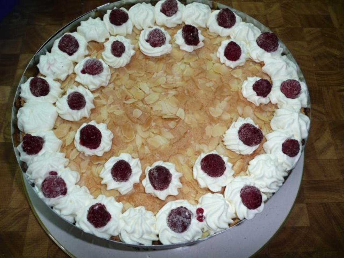 Himbeertorte mit einer Mandeldecke ! - Rezept