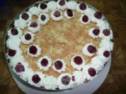 Himbeertorte mit einer Mandeldecke ! - Rezept