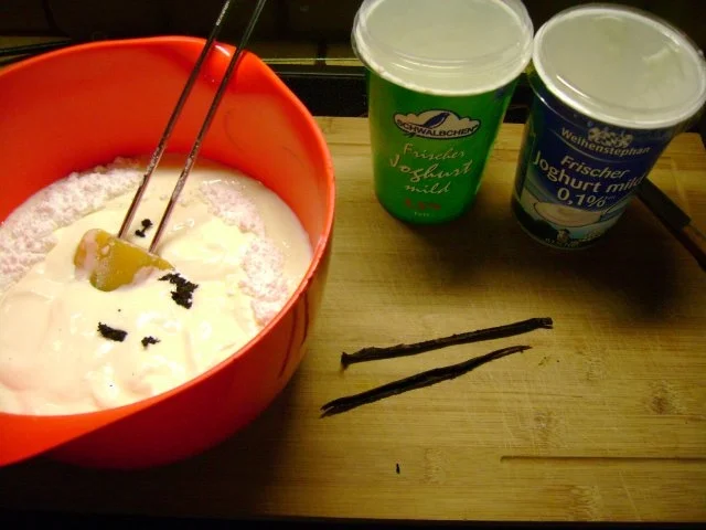 Rezept: Dessert: Joghurt Stracciatella Creme Bild Nr. 3 Dessert: Joghurt Stracciatella Creme - Rezept - Bild Nr. 3