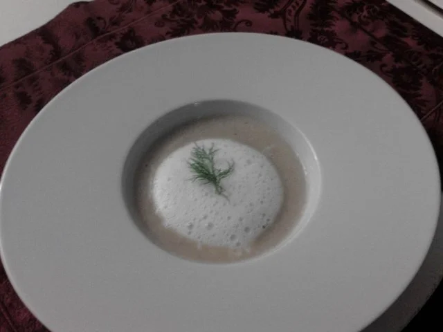 Maronensamtsuppe mit Kräuterschaumhäubchen - Rezept
