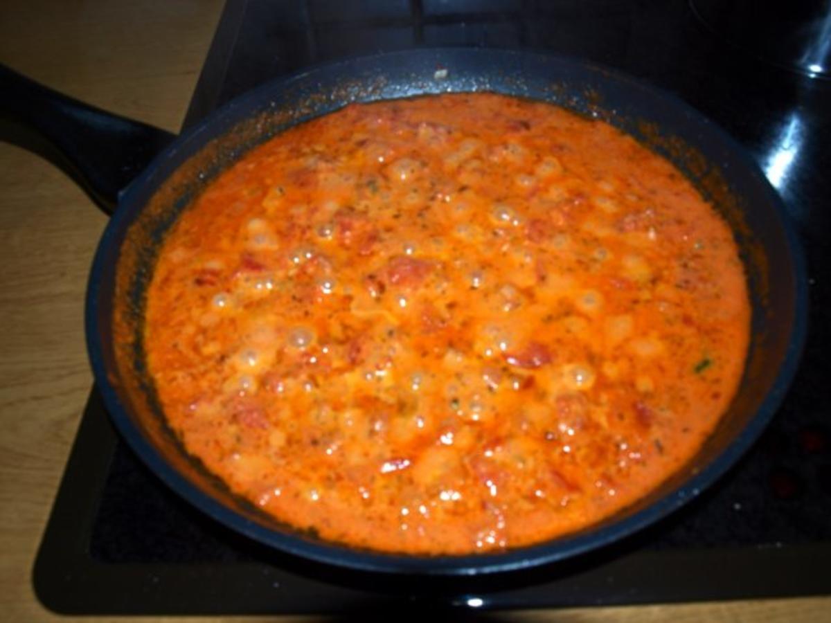 Penne mit Salsiccia und Tomaten-Sahne-Sugo - Rezept - Bild Nr. 2