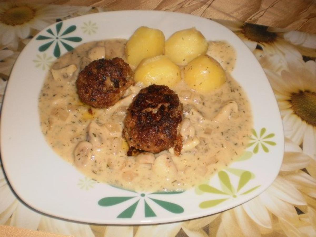 Bilder für Frikadellen in Champignon-Gurken-Soße - Rezept