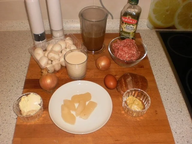 Frikadellen in Champignon-Gurken-Soße - Rezept - Bild Nr. 2