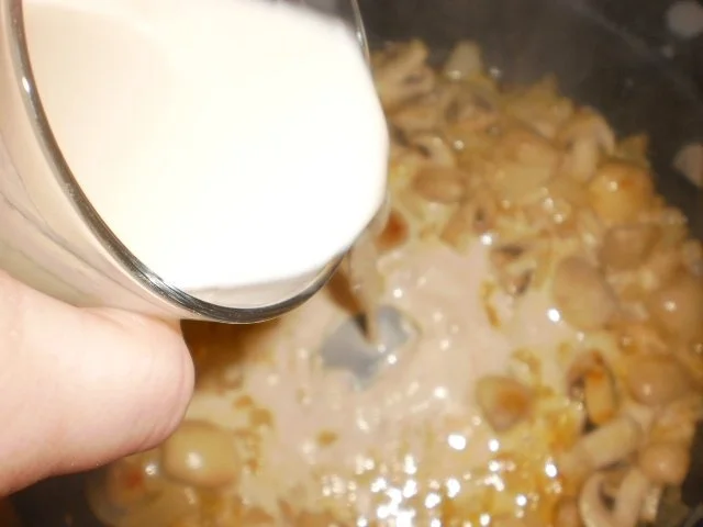 Frikadellen in Champignon-Gurken-Soße - Rezept - Bild Nr. 6