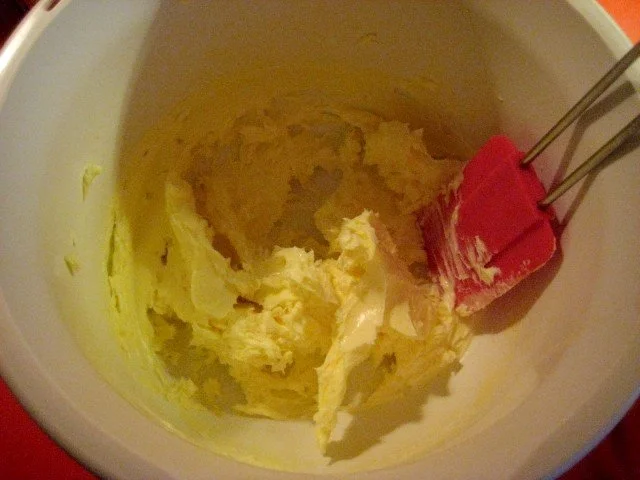 Rezept: Gugelhupf mit Sauerkirschen Bild Nr. 2 Gugelhupf mit Sauerkirschen - Rezept - Bild Nr. 2