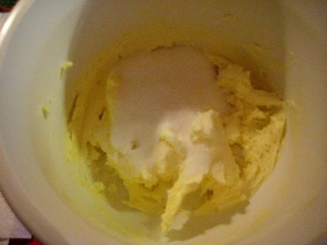 Rezept: Gugelhupf mit Sauerkirschen Bild Nr. 3 Gugelhupf mit Sauerkirschen - Rezept - Bild Nr. 3