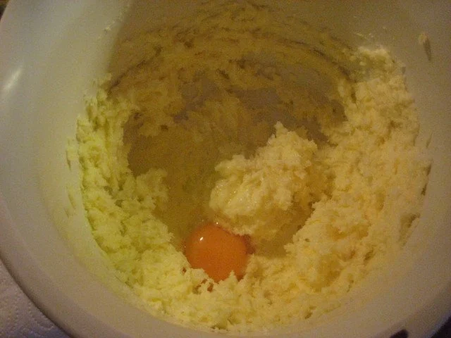 Rezept: Gugelhupf mit Sauerkirschen Bild Nr. 4 Gugelhupf mit Sauerkirschen - Rezept - Bild Nr. 4