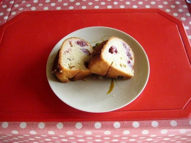 Rezept: Gugelhupf mit Sauerkirschen Bild Nr. 12 Gugelhupf mit Sauerkirschen - Rezept - Bild Nr. 12