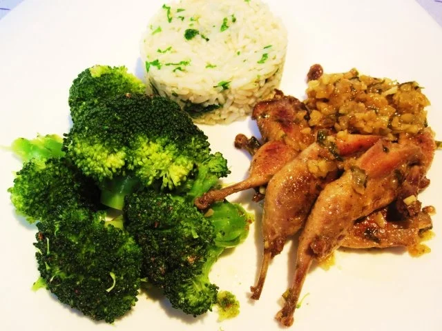 Wachtelschenkel mit Mandeln ... - Rezept