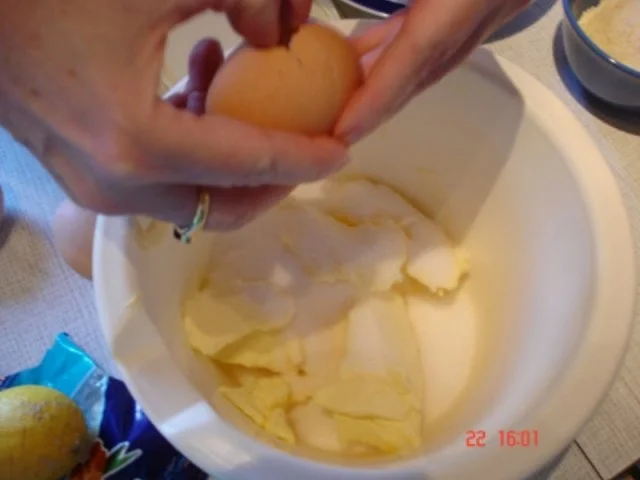 Rezept: Zitronenkuchen Bild Nr. 4 Zitronenkuchen - Rezept - Bild Nr. 4