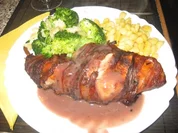 Kaninchenkeulen auf Rotwein-Sahnesoße - Rezept