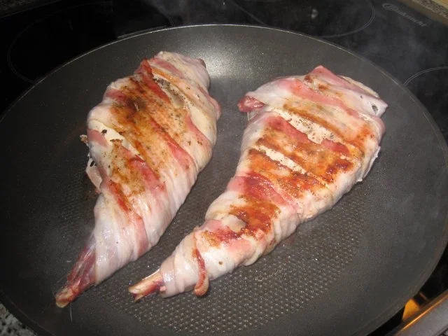 Kaninchenkeulen auf Rotwein-Sahnesoße - Rezept - Bild Nr. 4