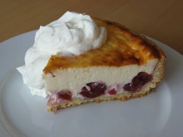 Käsekuchen mit Kirschen - Rezept