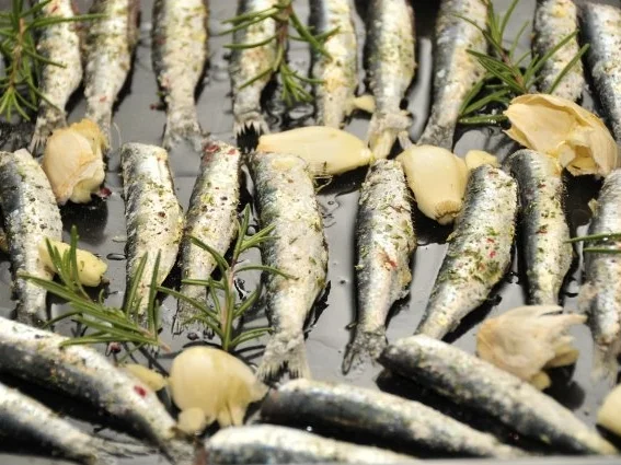 Sardinen al forno mit Kräuter-Knoblauch-Baguette - Rezept - Bild Nr. 3